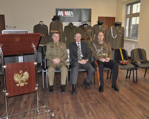 Telekonferencja dotycząca umundurowania Wojska Polskiego